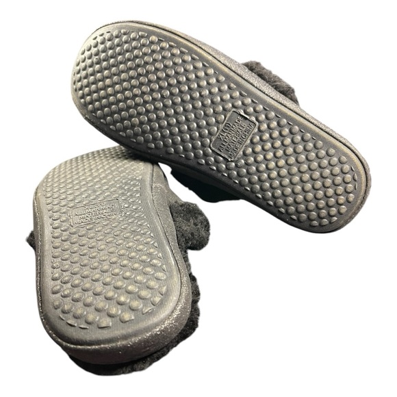 Black Fuzzy Slippers with Bows – Size XL (11) - Picture 5 of 6